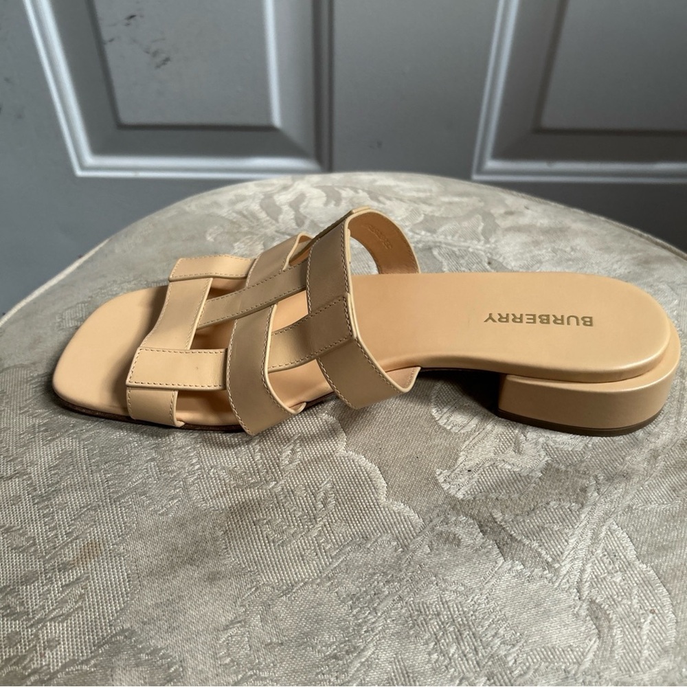 New Burberry women’s Beige leather Lattice Slides Sz 40/10 made in Italy - Picture 5 of 16